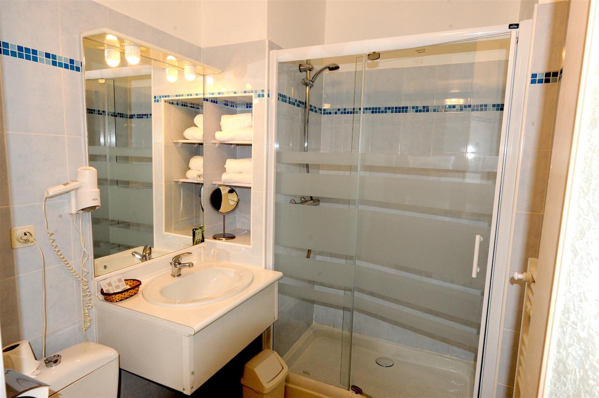 Logis Le Belle Rive Hotel